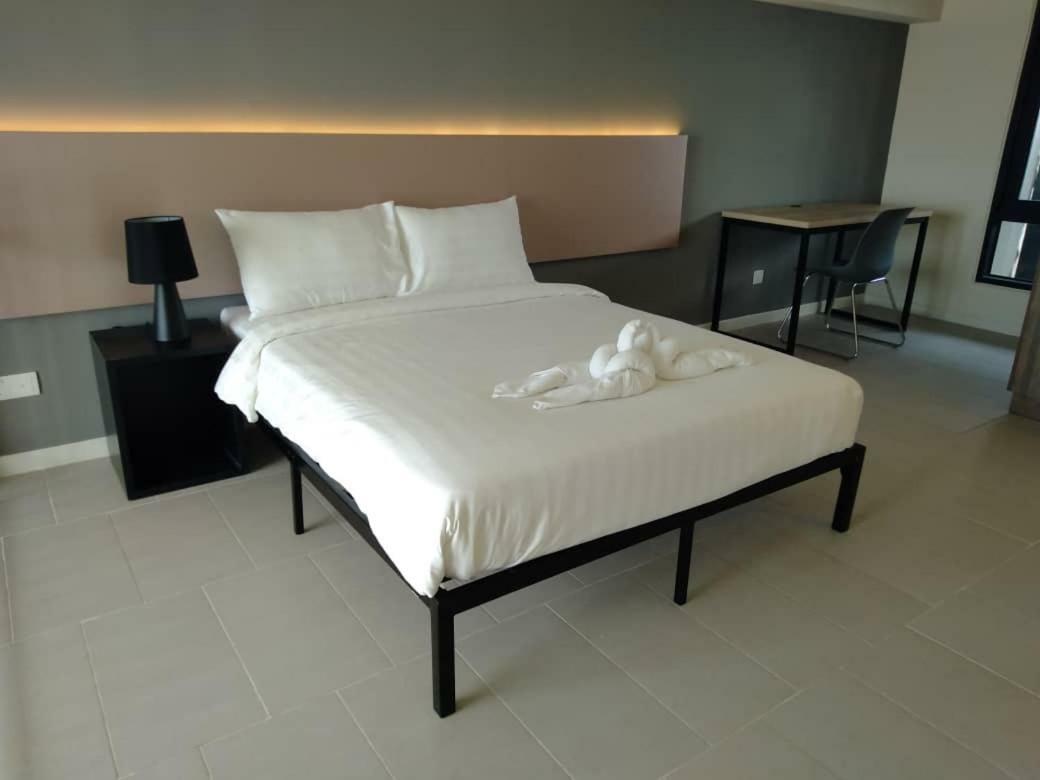 Tamarind Suites By Subhome Cyber Dzsaja Kültér fotó