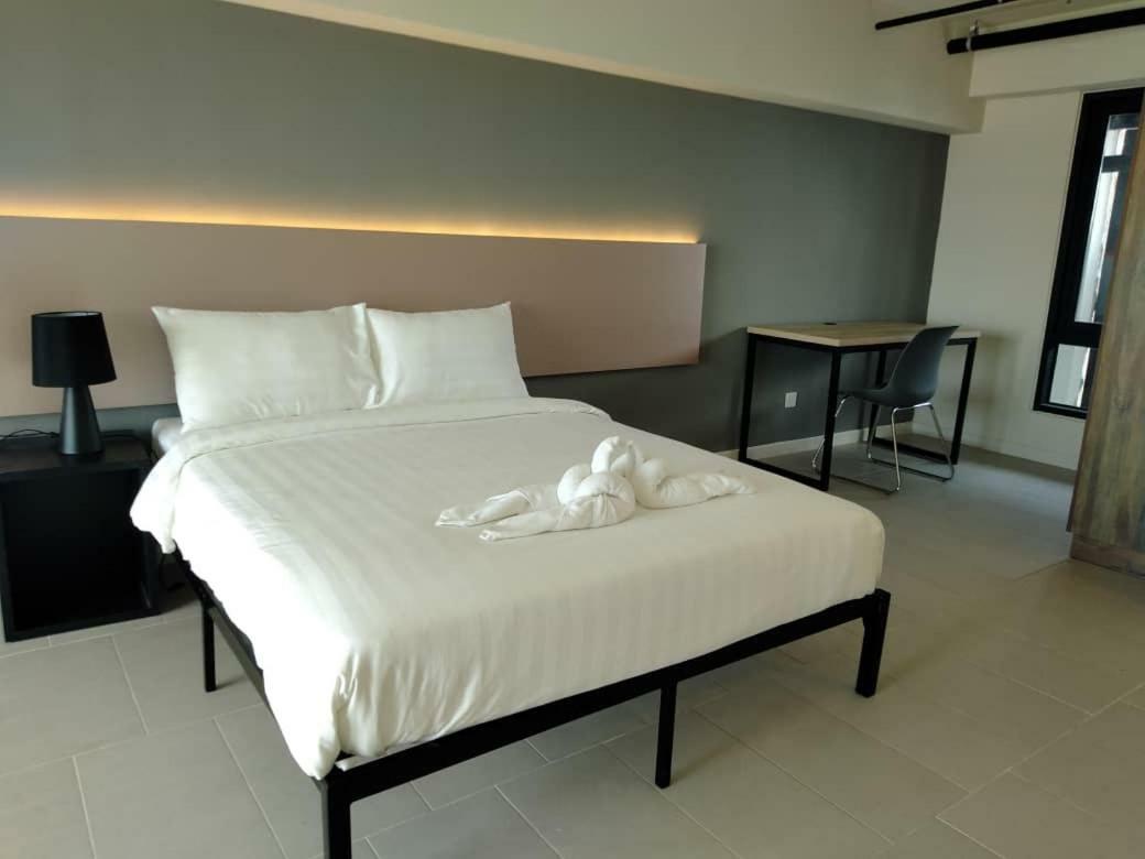 Tamarind Suites By Subhome Cyber Dzsaja Kültér fotó